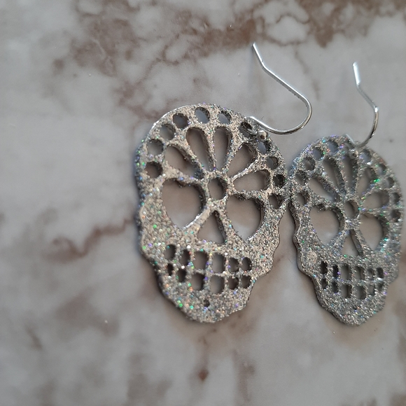 🆕️ Sparkly Sugar Skull Earrings - Picture 3 of 7